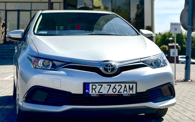 Toyota Auris cena 46000 przebieg: 147000, rok produkcji 2016 z Rzeszów małe 211